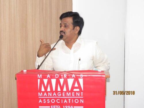 MMA மேடையில்