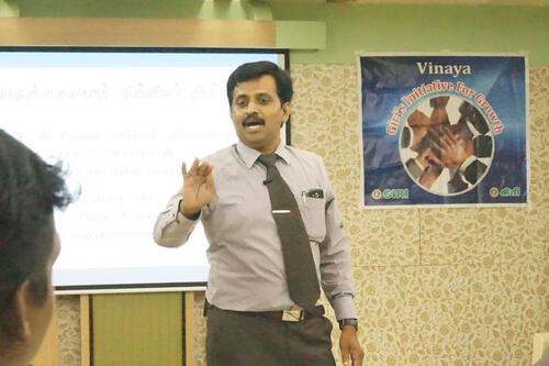 பயிற்சி நடத்தும் சுரேகா